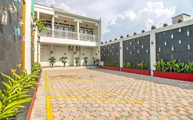 Reddoorz Plus Near Gembira Loka Zoo 2